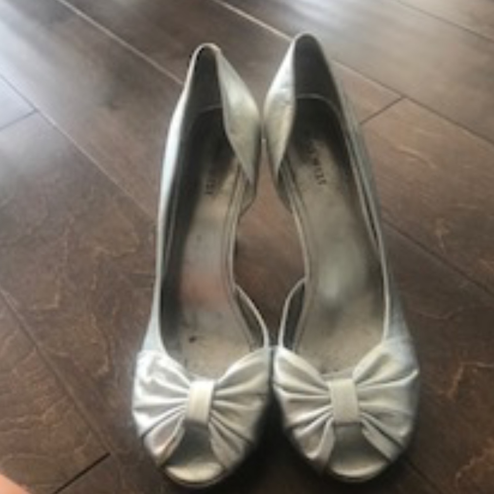 Nine West Bow Pumps